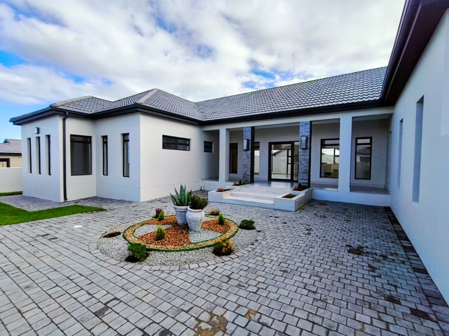4 Bedroom Property for Sale in Fountains Estate Eastern Cape